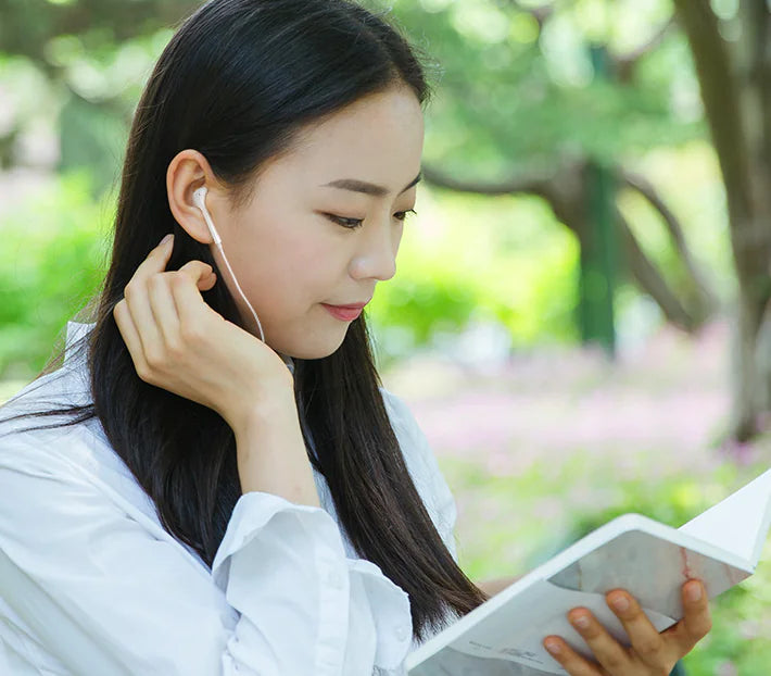 Wired Earphones with Round Hole for Mobile Devices